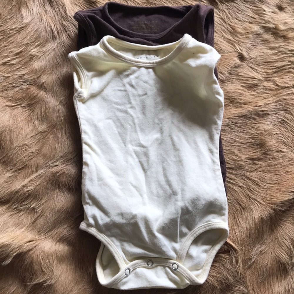 Never worn set of two size 0-6 onesies.